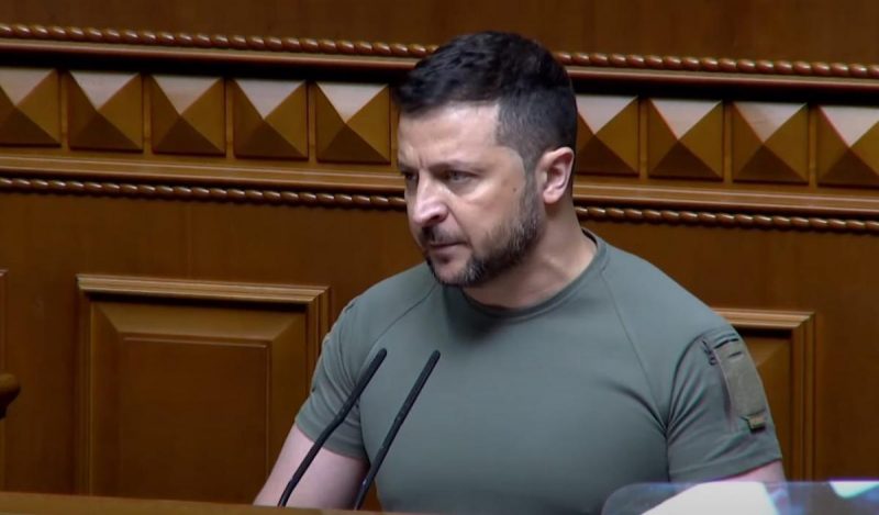 Зеленский собрался снизить налоги для украинцев, но есть нюанс