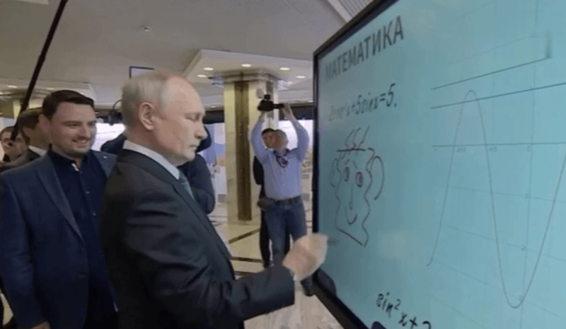 Путін намалював свій автопортрет, вийшло дуже схоже