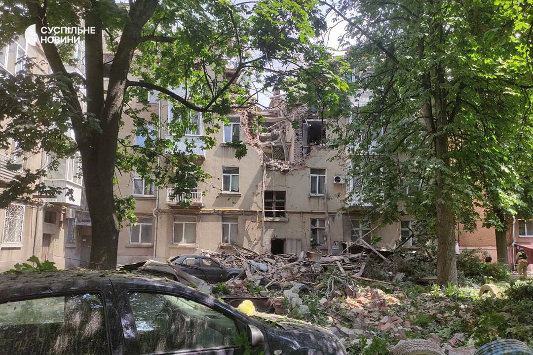 РФ вдарила дронами по будівлі СБУ у Сумах - Зеленський РФ вдарила дронами по будівлі СБУ у Сумах - Зеленський