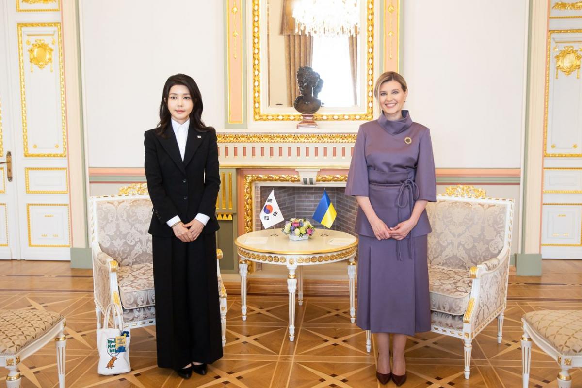 'Як лялька': 50-річна перша леді Південної Кореї показала модний хіт 2023 року у Києві