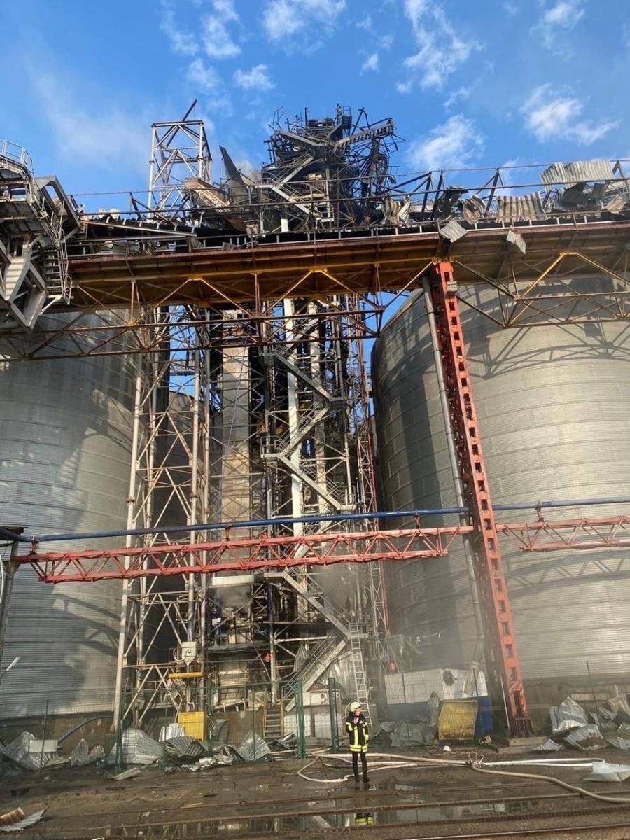 Росія вдарила по двох портах в Одесі: знищено зернові термінали