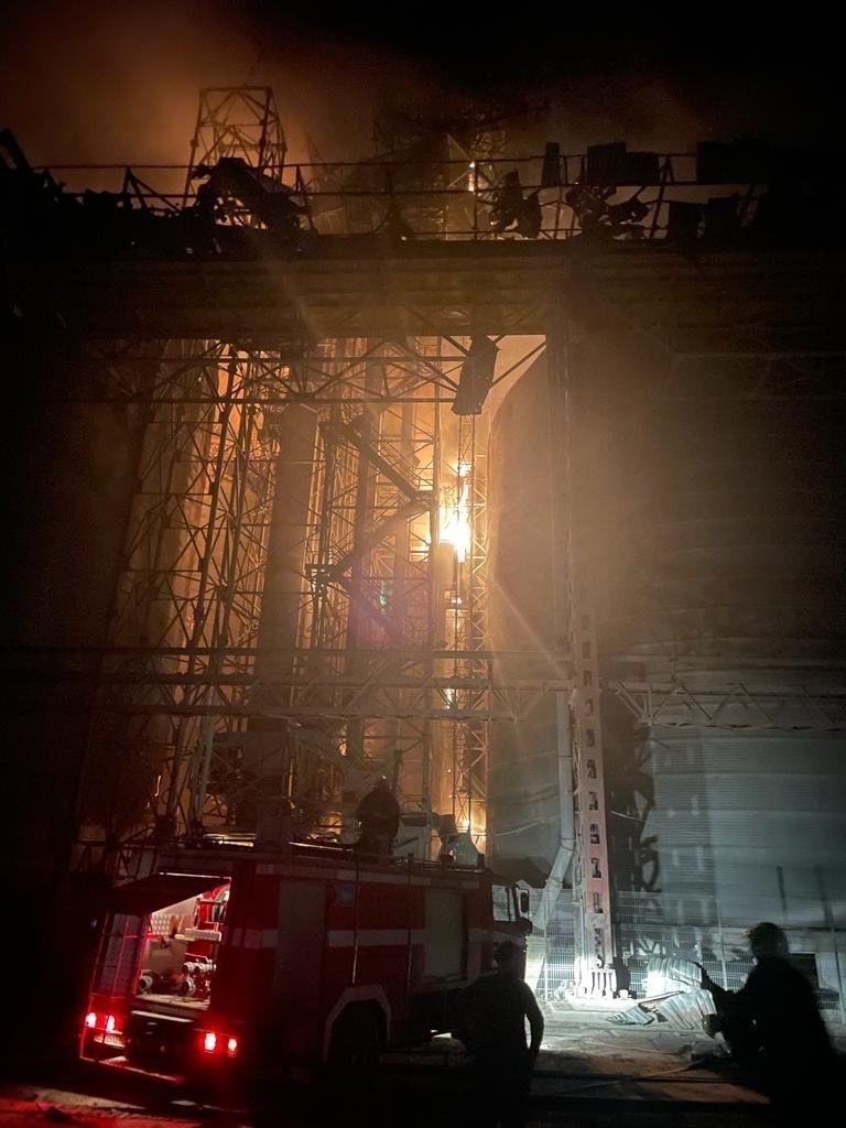 Росія вдарила по двох портах в Одесі: знищено зернові термінали