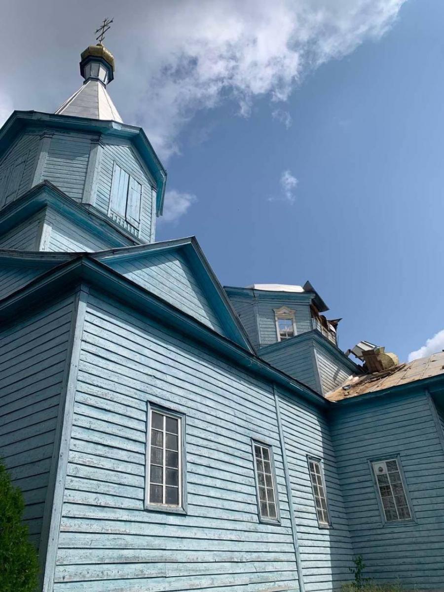 Падіння купола у старому храмі Київської області