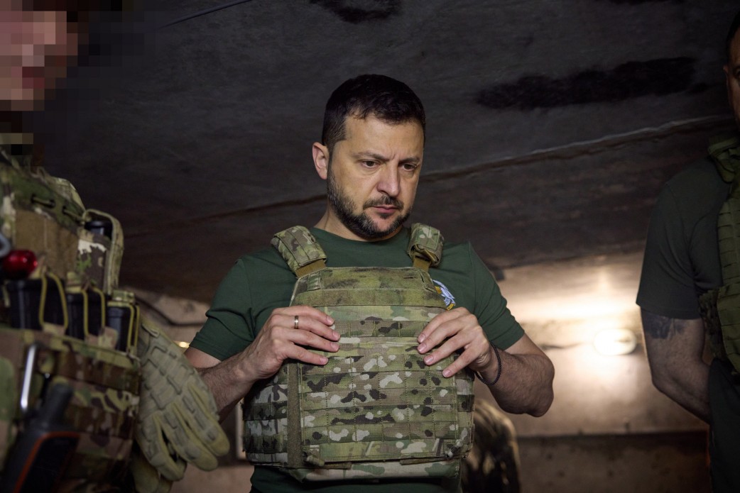 Володимир Зеленський поїхав до Бахмута Володимир Зеленський поїхав до Бахмута