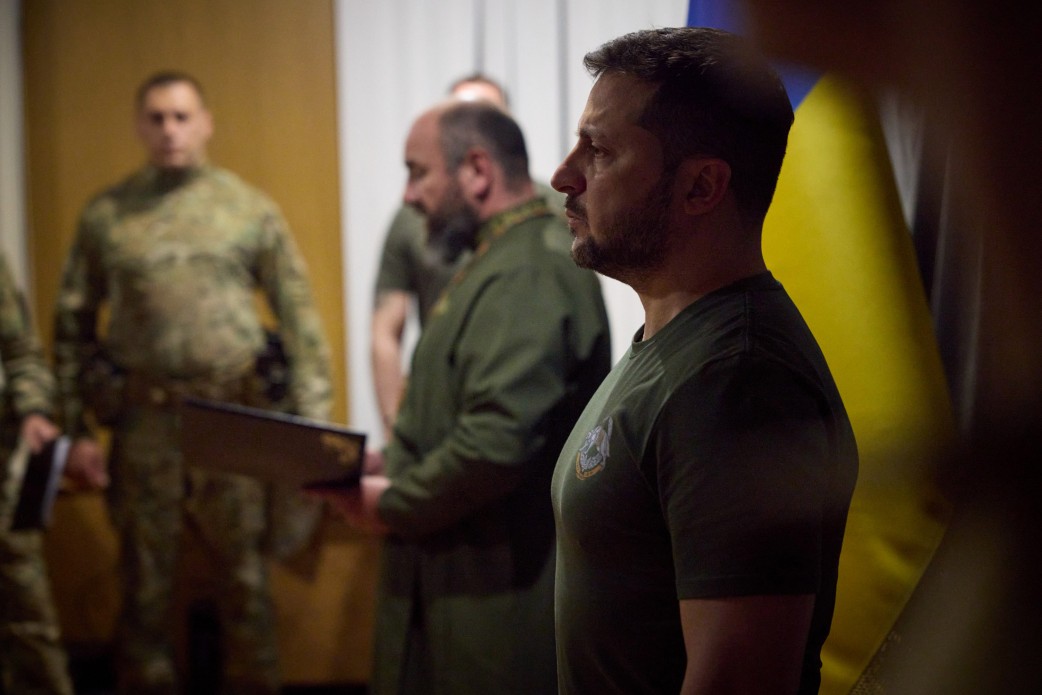 Володимир Зеленський поїхав до Бахмута Володимир Зеленський поїхав до Бахмута