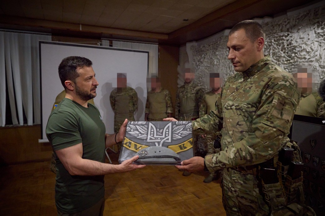 Володимир Зеленський поїхав до Бахмута Володимир Зеленський поїхав до Бахмута