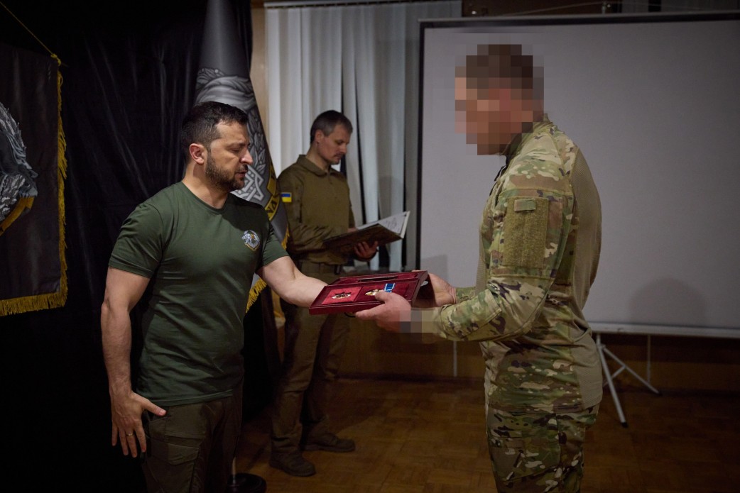 Володимир Зеленський поїхав до Бахмута Володимир Зеленський поїхав до Бахмута