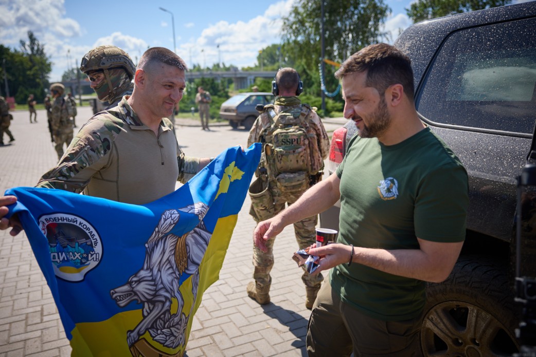 Володимир Зеленський поїхав до Бахмута Володимир Зеленський поїхав до Бахмута