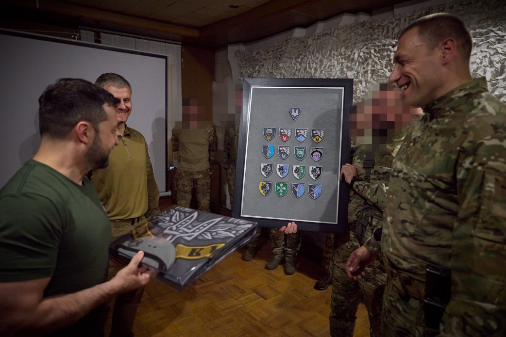 Володимир Зеленський поїхав до Бахмута Володимир Зеленський поїхав до Бахмута