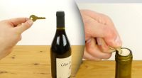 Чем можно открыть вино, если нет штопора: мужчина показал 4 удивительных способа