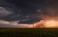 Грозы, град и шквалы: Украину атакуют сильнейшие ливни