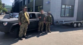 Favbet Foundation передал ВСУ внедорожник Nissan Navara с прицепом-платформой