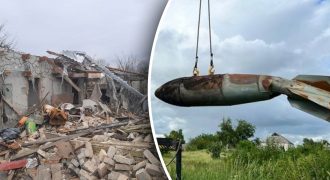 Оккупанты ударили авиабомбой по селу в Харьковской области