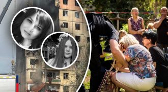 Родственники неистово рыдают у руин: ракета РФ убила 10-летнюю Дашу и ее маму