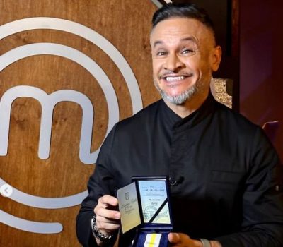 Щасливою Ектор Хіменез Браво з нагородою Щасливою Ектор Хіменез Браво з нагородою