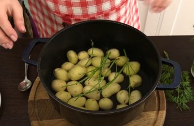 Навіщо при варінні картоплі додають кріп Навіщо при варінні картоплі додають кріп