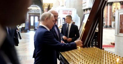 Замаливал грехи: Путин пошел ставить свечки в храм сразу после удара по Одессе