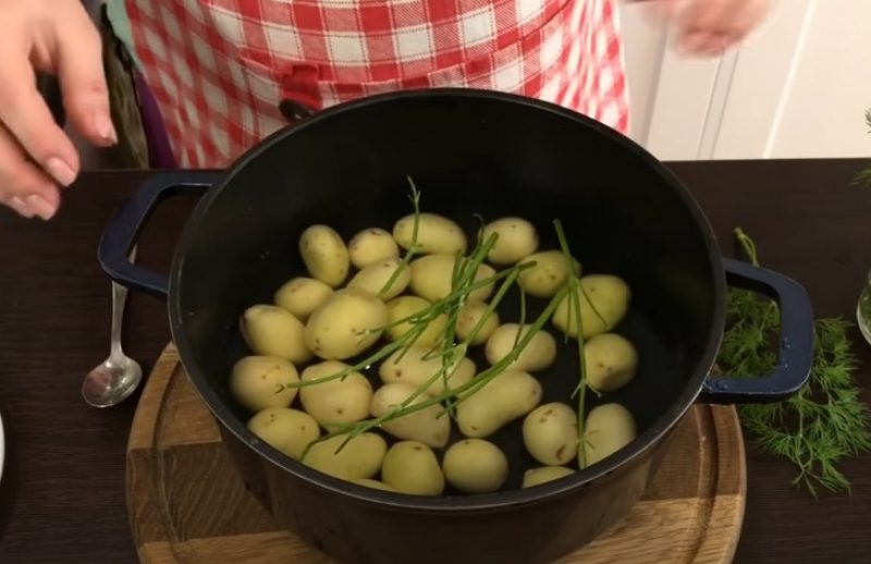 Навіщо при варінні картоплі додають кріп: 4 секрети ідеальної страви