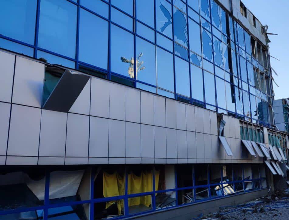 Наслідки ракетного удару РФ по спорткомплексу в Дніпрі Наслідки ракетного удару РФ по спорткомплексу в Дніпрі