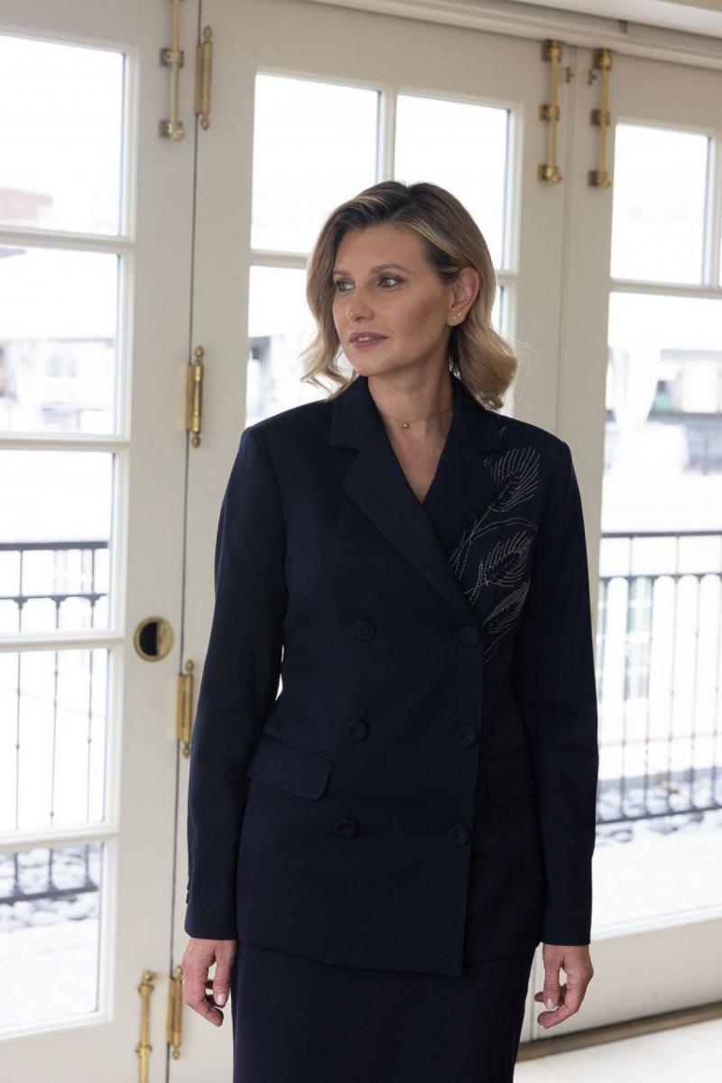 Елена Зеленская имеет скромный гардероб