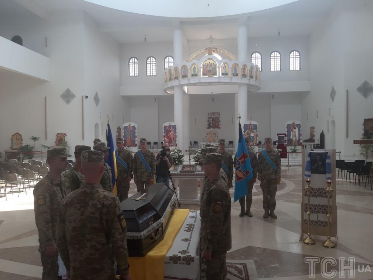 Прощання із загиблим пілотом у Києві