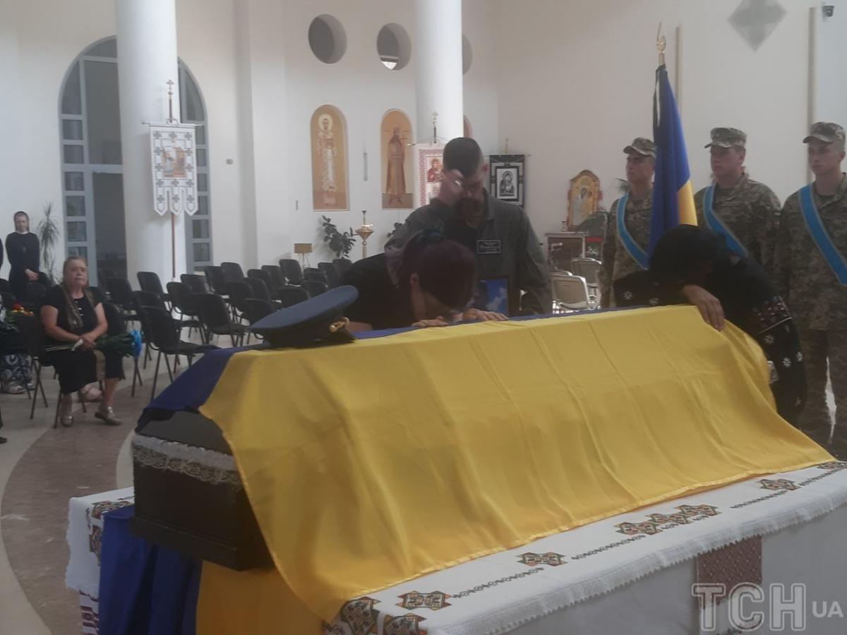 Прощання із загиблим пілотом у Києві