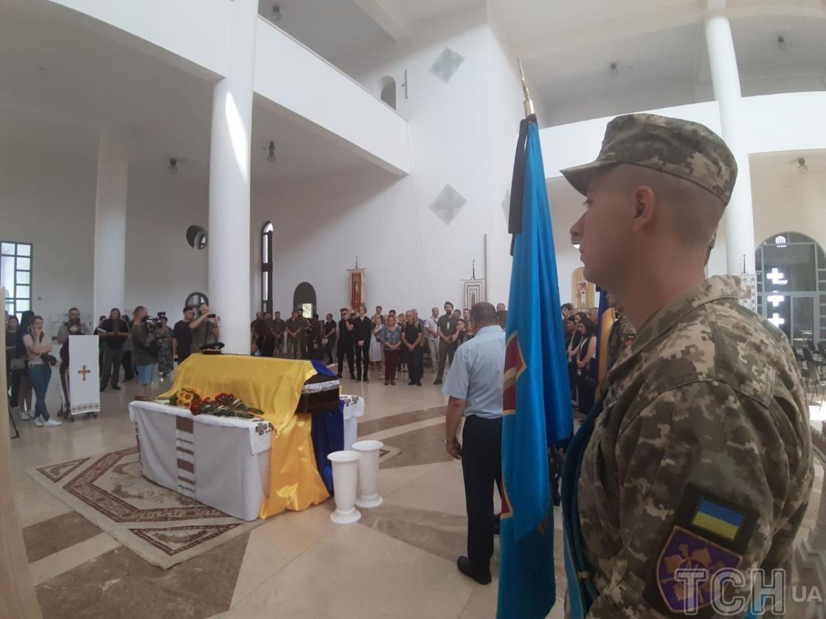 Прощання із загиблим пілотом у Києві