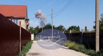 В Крыму - мощные взрывы, Керченский мост перекрыт: что известно