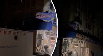 Россияне обстреляли ТЦ, церковь больницу в Херсоне: ранены 9 человек