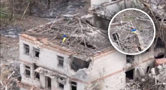 Украинские военные подняли флаг Украины над селом Работино