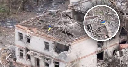 Украинские военные подняли флаг Украины над селом Роботино