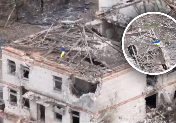 Украинские военные подняли флаг Украины над селом Роботино