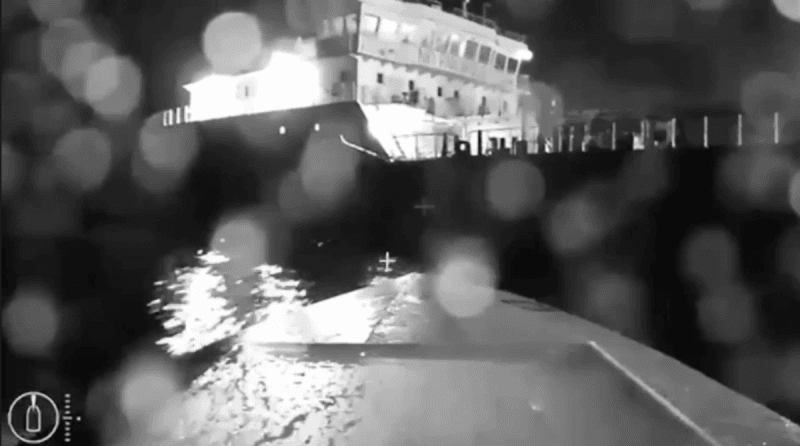 В Сети появились кадры атаки морским дроном танкера SIG в Керченском проливе