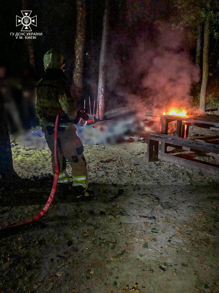 У ДСНС показали, як ліквідовували наслідки атаки РФ дронами по Києву 10 вересня