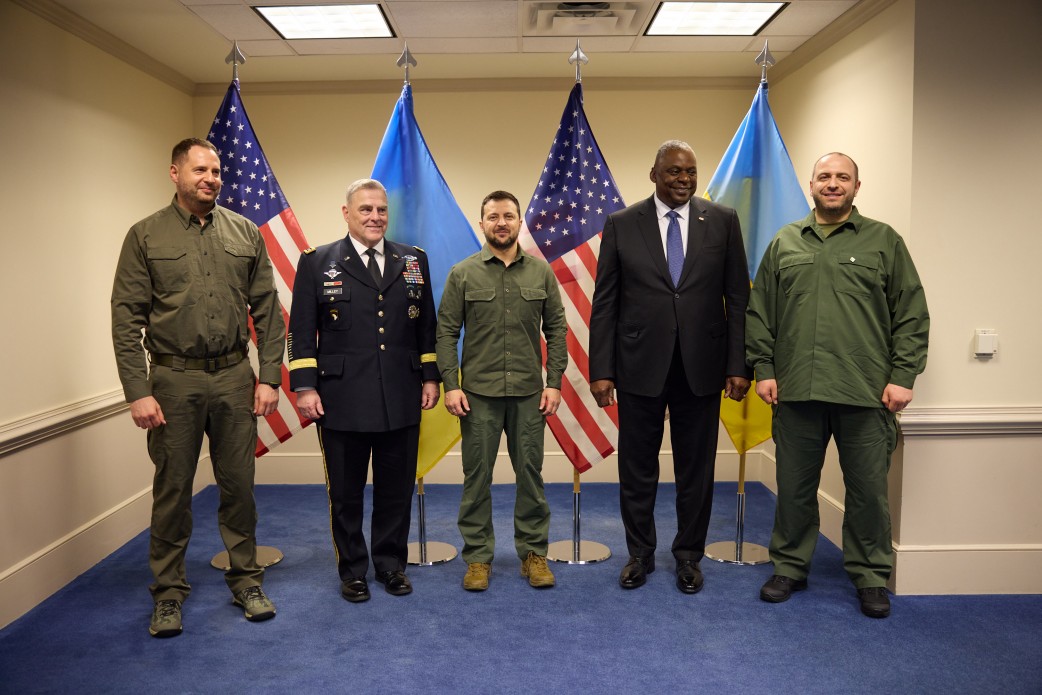 Володимир Зеленський у США у вересні 2023 року Володимир Зеленський у США у вересні 2023 року