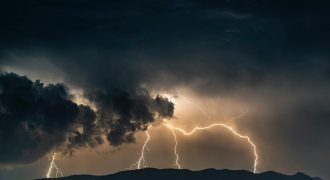 Накроет холодрыга и зальет грозовыми дождями: в Украине похолодает до +12