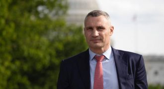 Кличко встретился с главой МИД Германии Бербок: обсуждалось предоставление Украине спецтехники