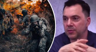 "РФ отчаянно будет атаковать": Арестович рассказал, сколько продлится война в Украине