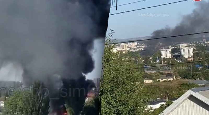Все в черном дыму и слышно стрельбу: в Симферополе загорелась воинская база РФ