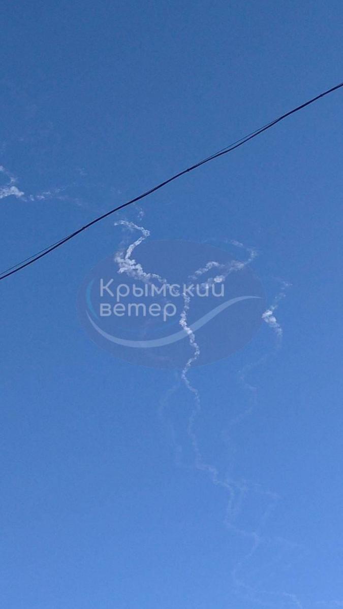 Так виглядає небо в Криму після запуску ракет