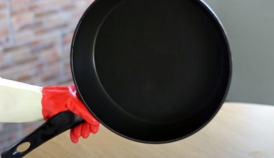 Як очистити сковороду від нагару за 15 хвилин: простий і дуже ефективний спосіб