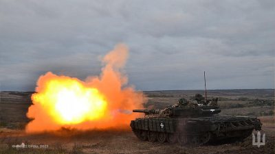 "Ситуація дуже складна": ворог штурмує стратегічне місто трьома арміями