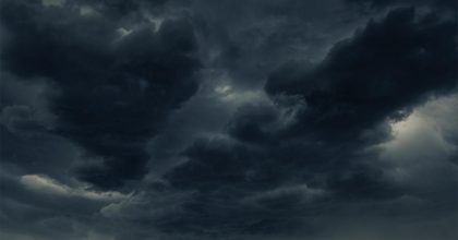 Зальет дождями и ворвется мощный ветер: в Украину врывается шторм