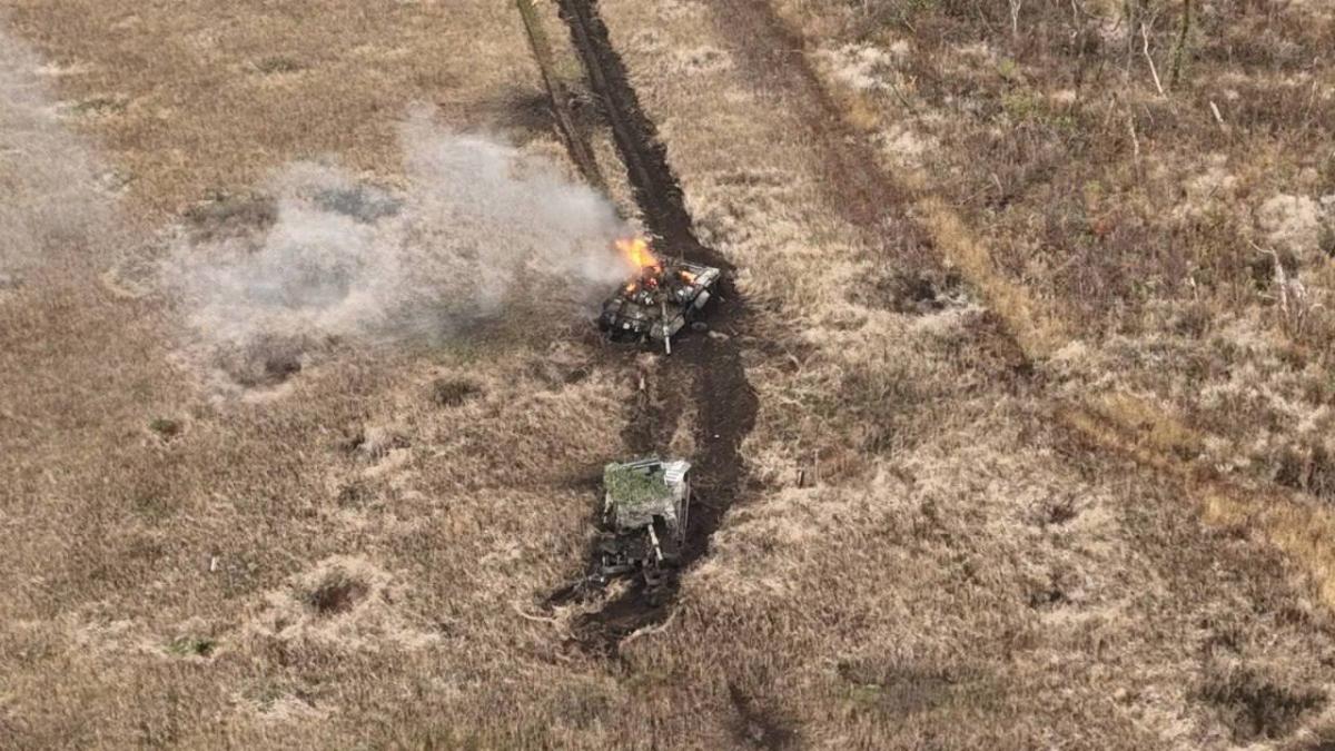 Знищення бронеколони РФ під Вугледаром Знищення бронеколони РФ під Вугледаром