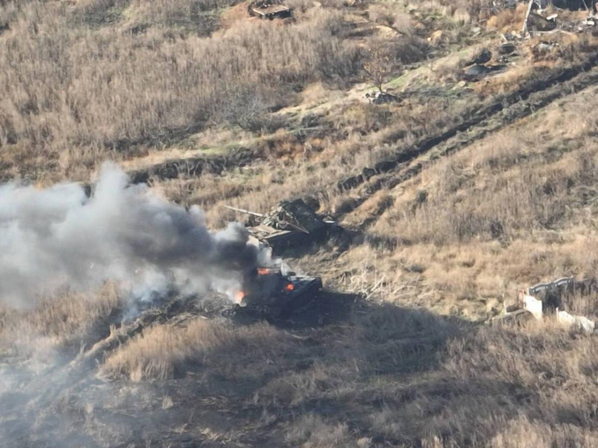 Знищення бронеколони РФ під Вугледаром Знищення бронеколони РФ під Вугледаром