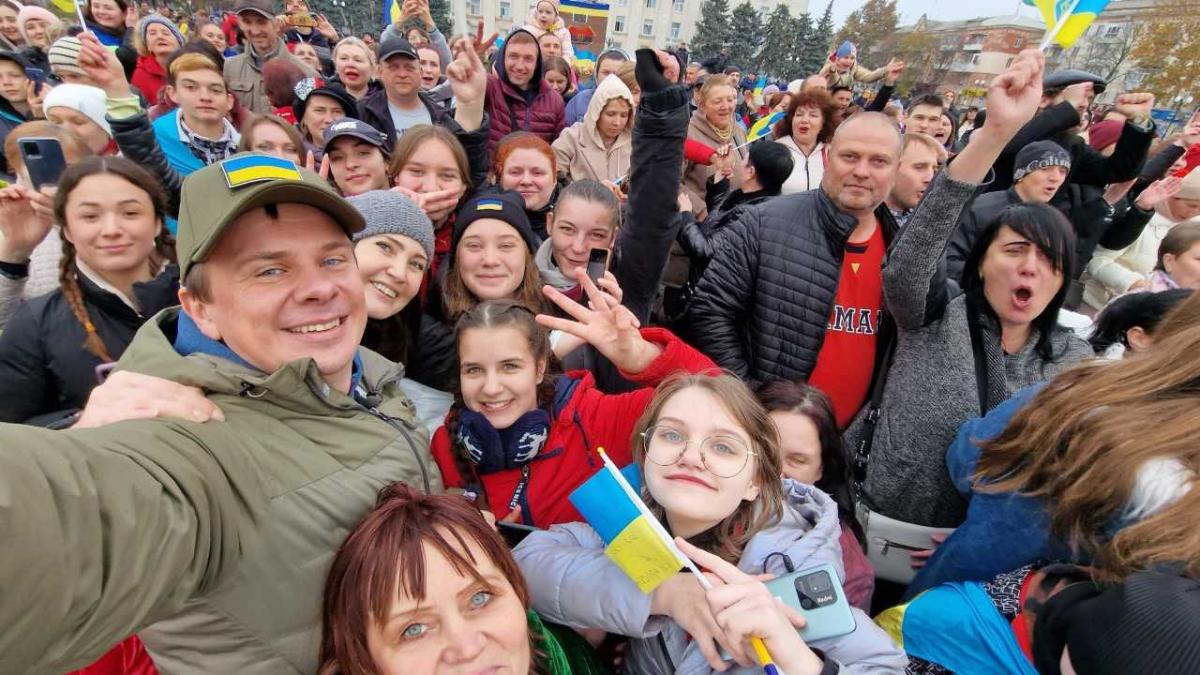 Рік після звільнення: Дмитро Комаров покаже, як живе Херсон сьогодні Рік після звільнення: Дмитро Комаров покаже, як живе Херсон сьогодні