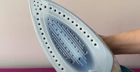 Чем почистить подошву утюга от нагара: простой, но очень эффективный способ