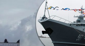 Мощные взрывы и обломки ракет: в Крыму рассказали о попадании в корабль РФ