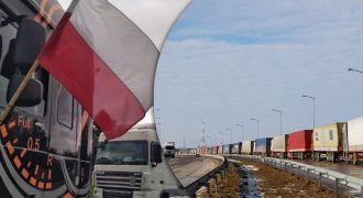 Поляки заблокировали четыре пункта пропуска на границе