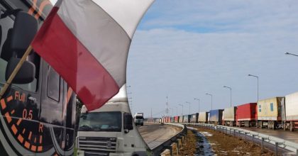 "Удар в спину Украины": польские перевозчики заблокировали границу с Украиной